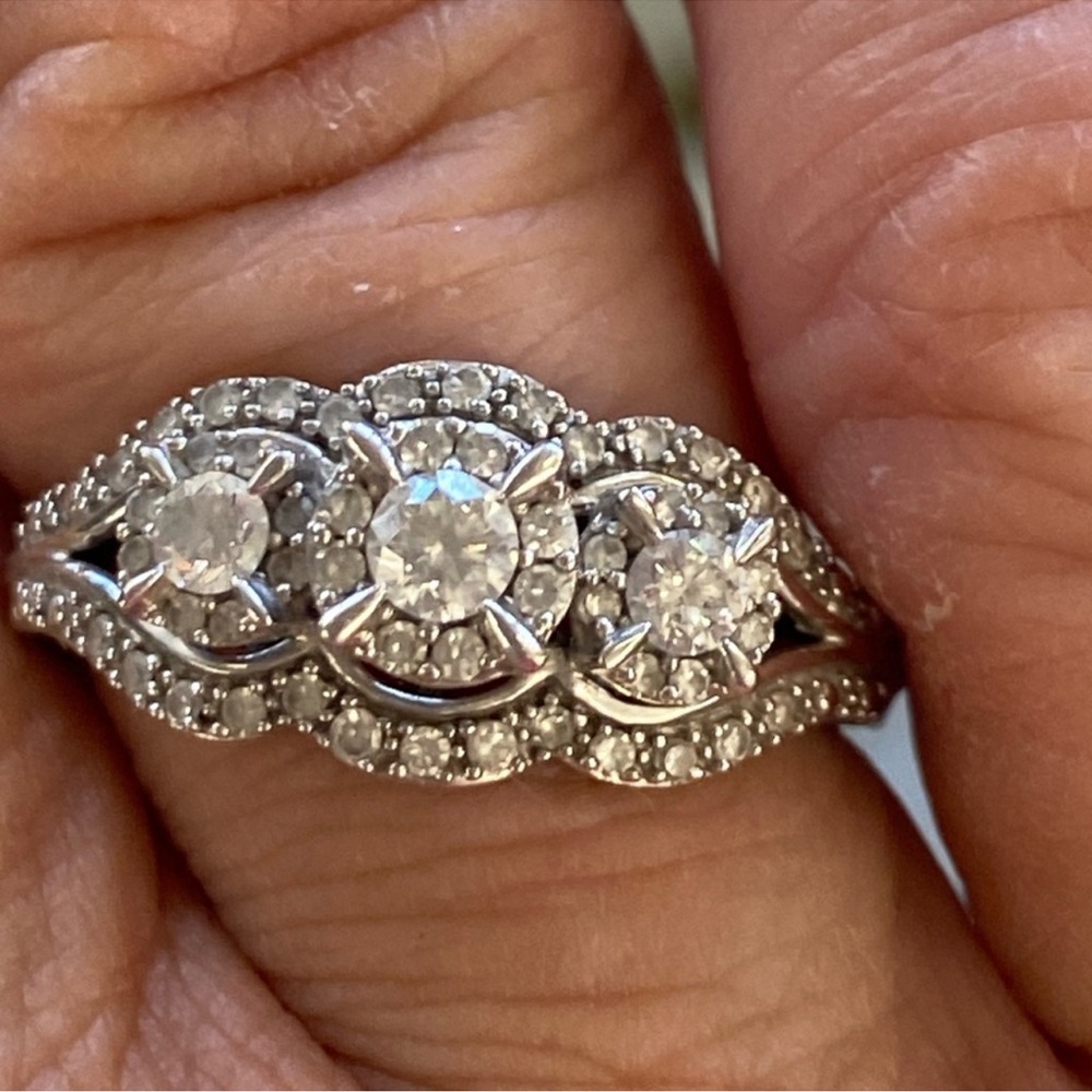 10k White Gold Diamond ring